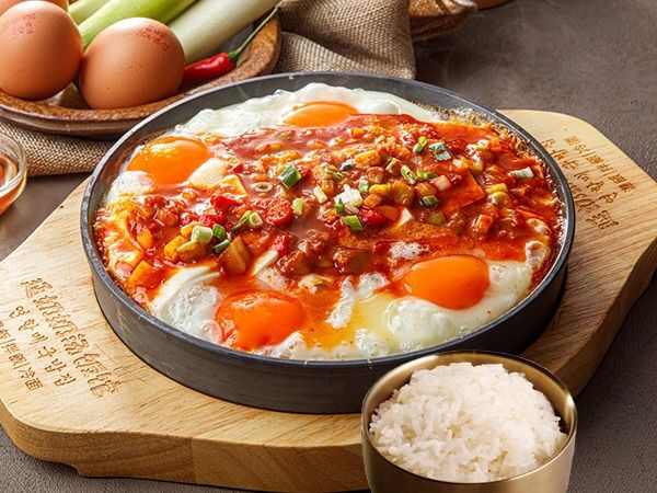 石板煎蛋豆腐+米饭（6两）（外卖是全 熟煎蛋，图片为堂食效果）