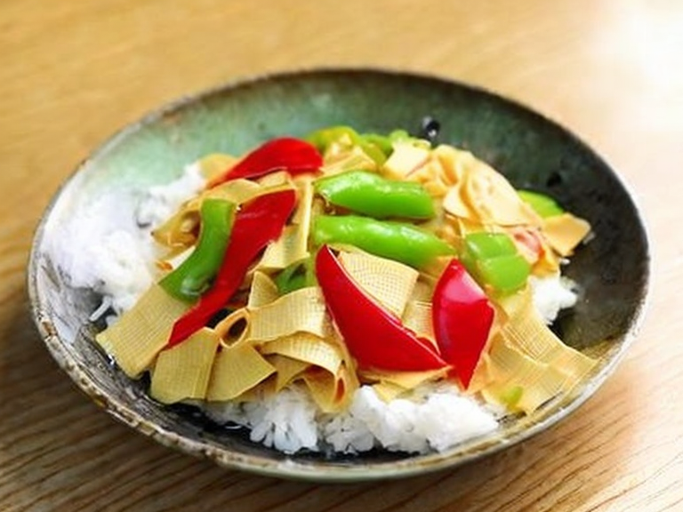 尖椒干豆腐盖饭