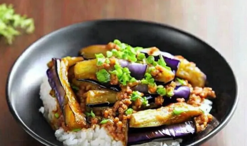 肉末茄子盖饭