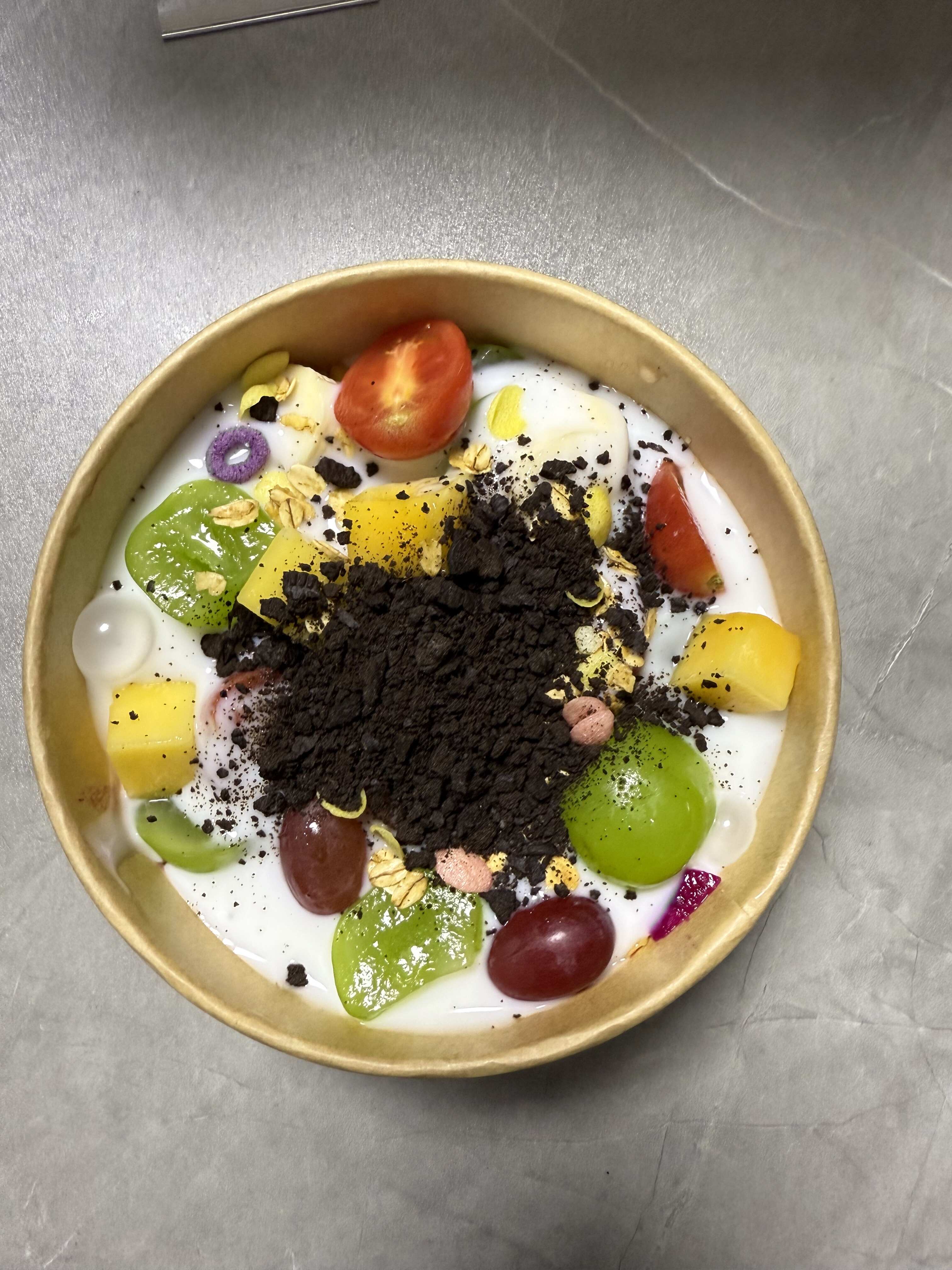 奥利奥碎水果酸奶碗