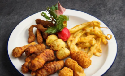 炸面+炸饼+面筋+墨斗鱼肠+纯肉大鸡排+蘑菇+大头菜+红苹果