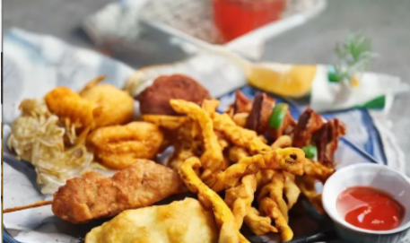 炸面+炸饼+脆骨肠+牛排+实蛋+大头菜+卫龙+红苹果