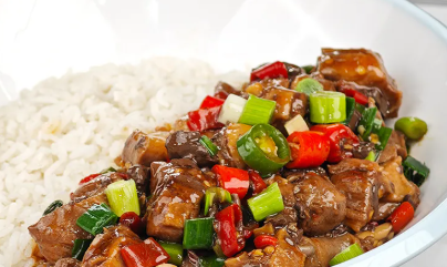 莲花血鸭木桶饭